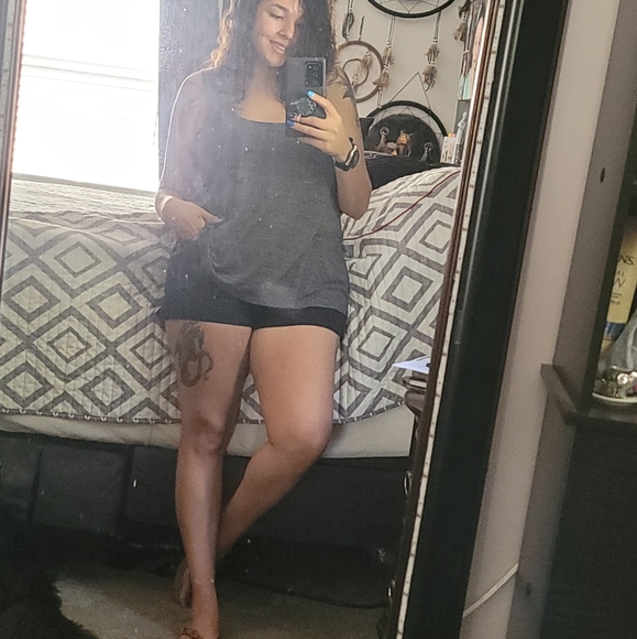 Meet your Posher, Ebony - Picture 5 of 16